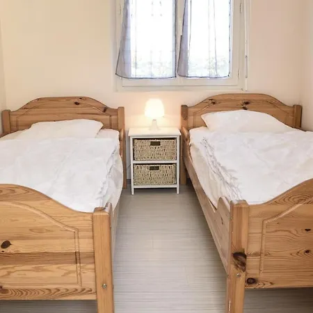 Pet Friendly Home In St Marcouf De L'Isle Holiday home *