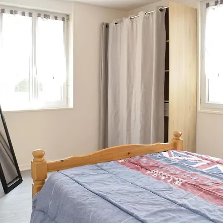 Pet Friendly Home In St Marcouf De L'Isle Holiday home